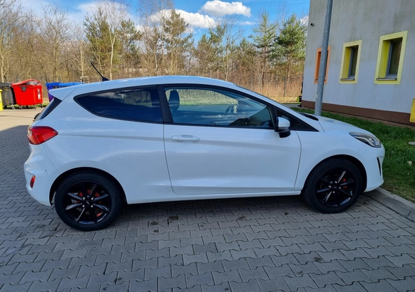 Ford Fiesta cena 36900 przebieg: 61500, rok produkcji 2018 z Brzostek małe 667